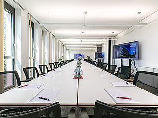Der helle IC 1-3 im Ecos office center in Wiesbaden lädt zu erfolgreichen Tagungen, Seminaren und Präsentationen ein
