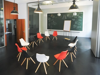 Raum Work in Meeet-Mitte: Raum Think & Raum Work zusammen bieten ausreichend Platz für Besprechungen und Meetings in Berlin.