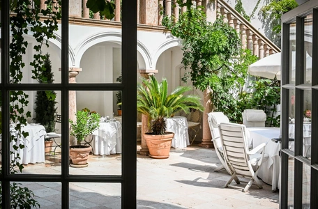 Mediterraner Arkaden-Innenhof Mediterraner Arkaden-Innenhof