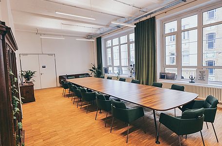 Konferenzraum - Kaminzimmer mit WG-Küche & Coworking Fläche